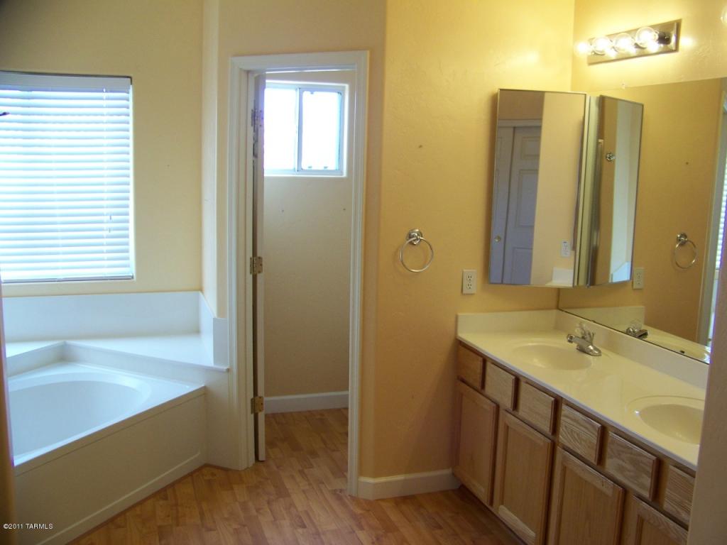 8040 E Gary Ct, Tucson, AZ 85715 photo 11