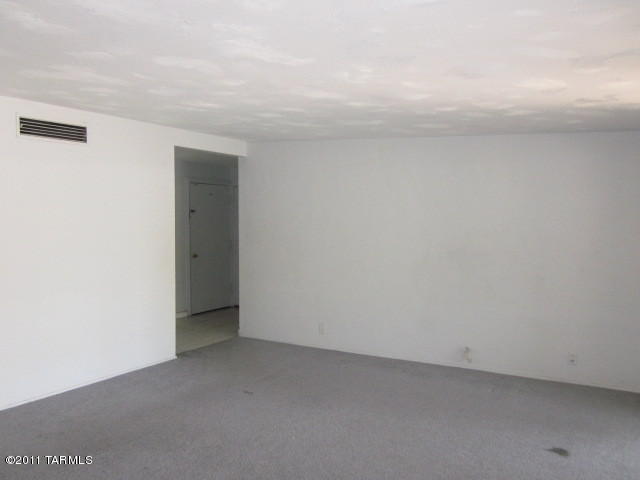 8125 E 4th Pl, Tucson, AZ 85710 photo 5