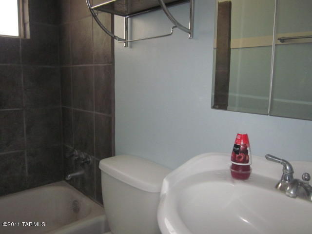 8125 E 4th Pl, Tucson, AZ 85710 photo 6