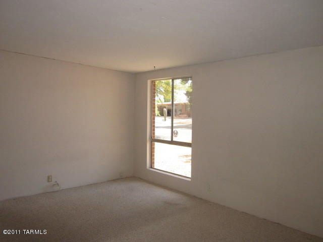 8125 E 4th Pl, Tucson, AZ 85710 photo 8
