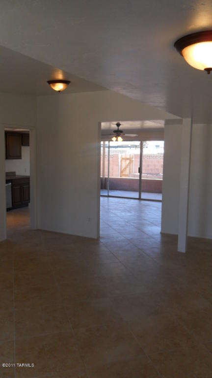 9218 E 39th St, Tucson, AZ 85730 photo 2