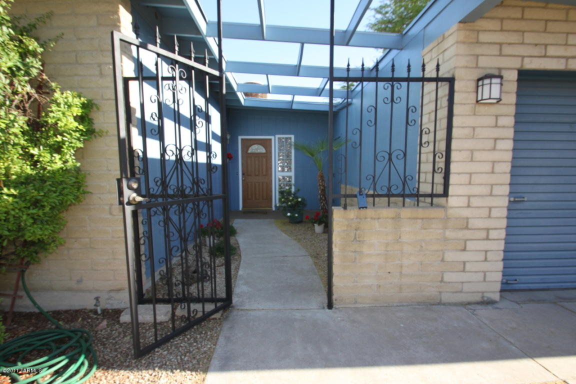 7640 E Hampton Pl, Tucson, AZ 85715 photo 2