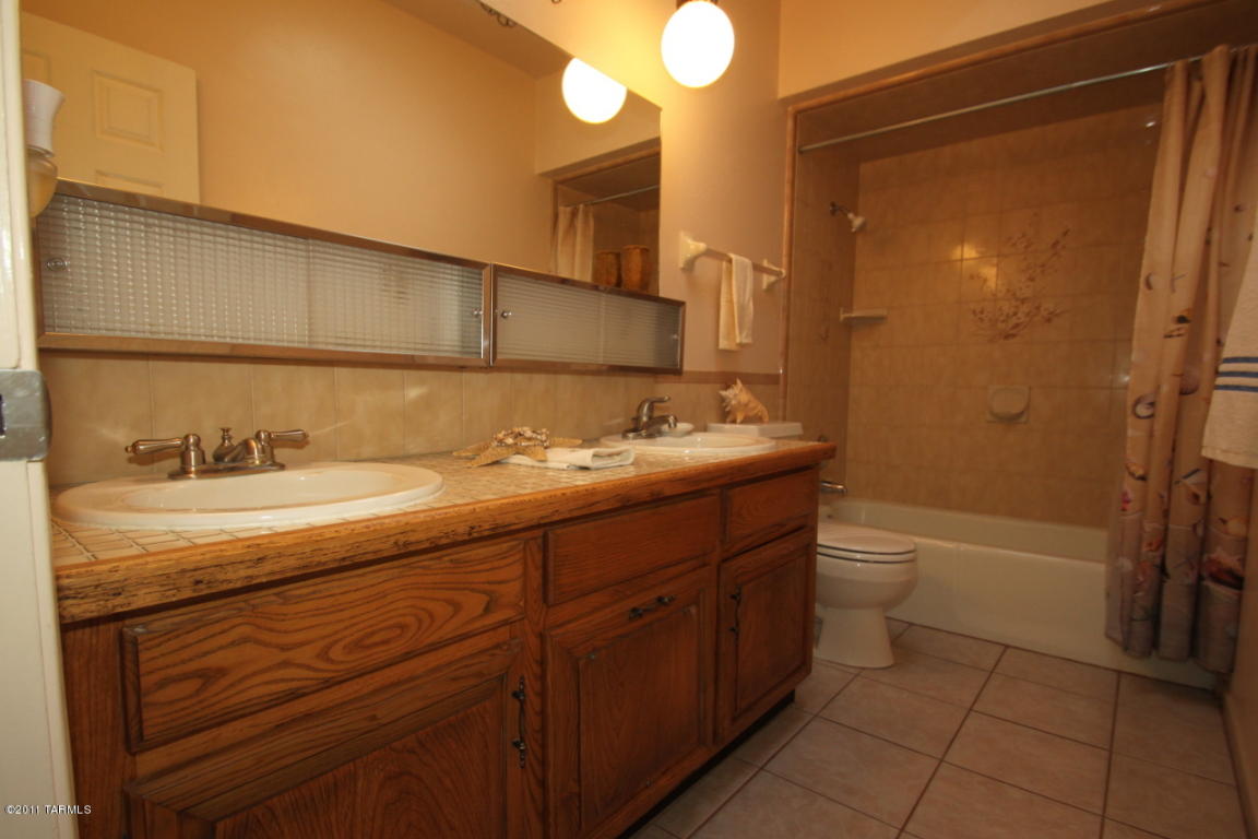 7640 E Hampton Pl, Tucson, AZ 85715 photo 8