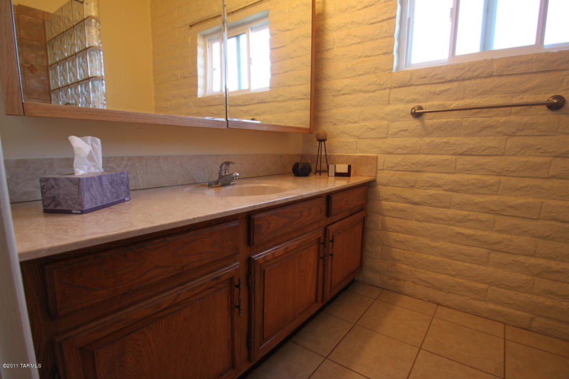 7640 E Hampton Pl, Tucson, AZ 85715 photo 12