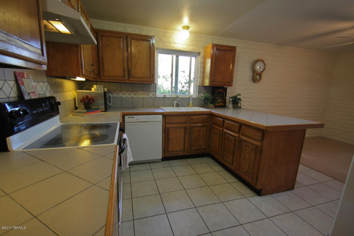 7640 E Hampton Pl, Tucson, AZ 85715 photo 4