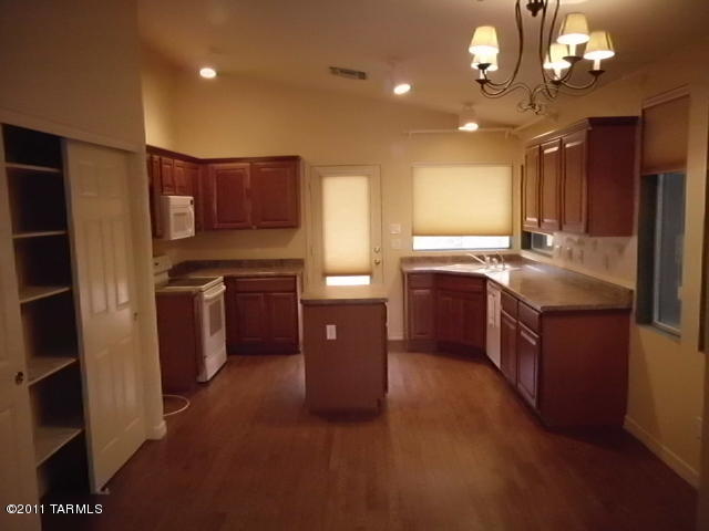 9690 E Belasco Loop, Tucson, AZ 85748 photo 4