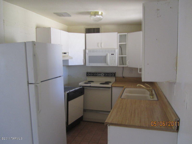 3666 E Shepherd Pl, Tucson, AZ 85713 photo 3