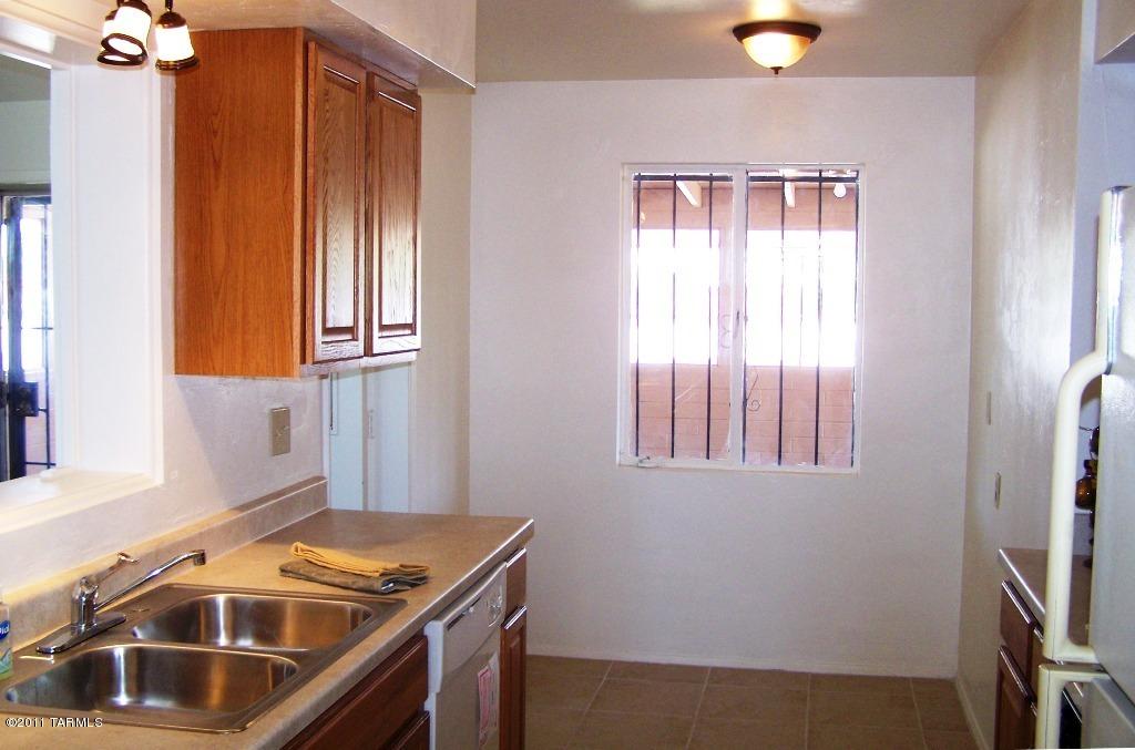 6111 E 27th St, Tucson, AZ 85711 photo 8