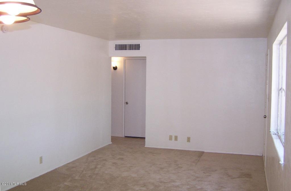6111 E 27th St, Tucson, AZ 85711 photo 4