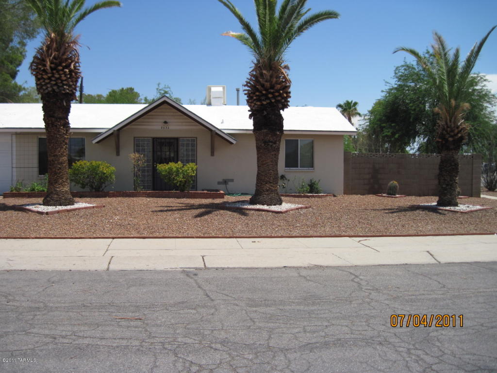 8632 E 27th Pl, Tucson, AZ 85710 photo 2