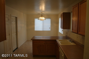 8383 E Sarnoff Ridge Loop, Tucson, AZ 85710 photo 4