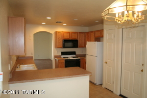 8383 E Sarnoff Ridge Loop, Tucson, AZ 85710 photo 5
