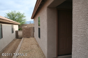 8383 E Sarnoff Ridge Loop, Tucson, AZ 85710 photo 2