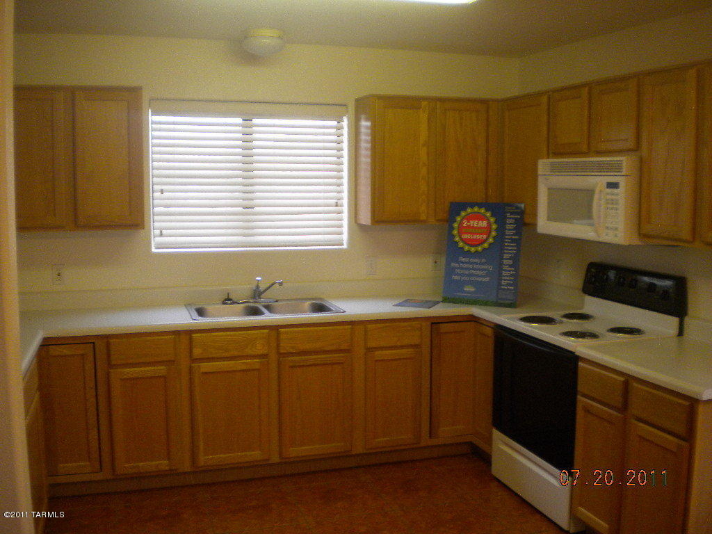 6423 S Buckaroo Loop, Tucson, AZ 85757 photo 2