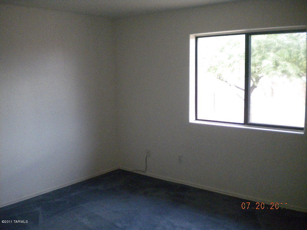 6423 S Buckaroo Loop, Tucson, AZ 85757 photo 4