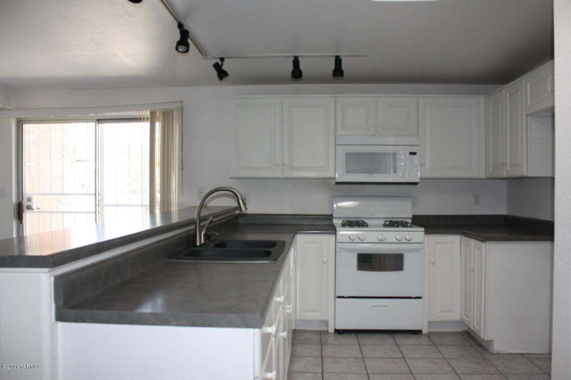 1501 E Miles St, Tucson, AZ 85719 photo 2