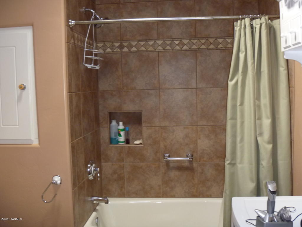 458 E Codd St, Tucson, AZ 85701 photo 15