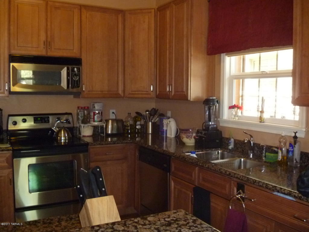 458 E Codd St, Tucson, AZ 85701 photo 10