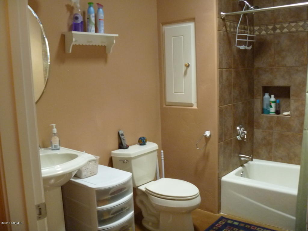 458 E Codd St, Tucson, AZ 85701 photo 14