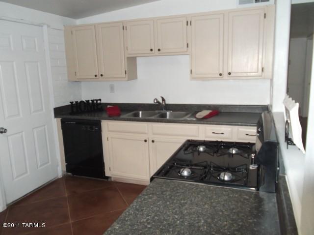 4501 E Sylvane St, Tucson, AZ 85711 photo 7