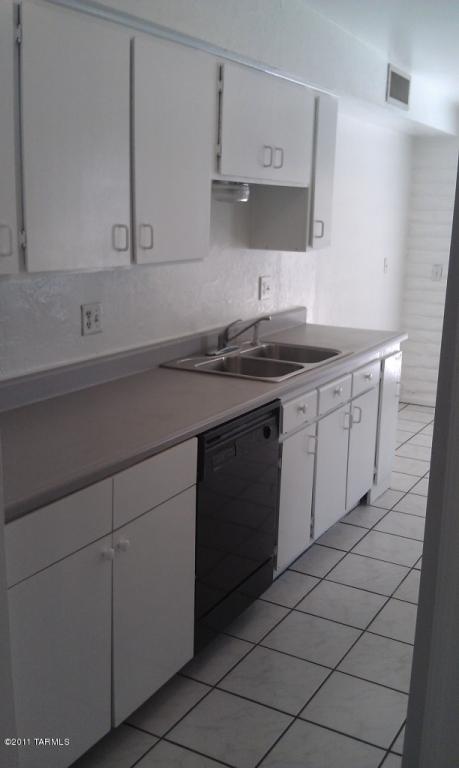 7622 E David Dr, Tucson, AZ 85730 photo 2