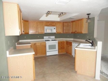 8050 E Hampton Dr, Tucson, AZ 85715 photo 6