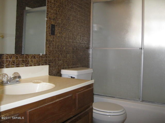 4669 E 26th St, Tucson, AZ 85711 photo 4