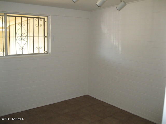 4669 E 26th St, Tucson, AZ 85711 photo 7