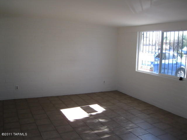 4669 E 26th St, Tucson, AZ 85711 photo 3