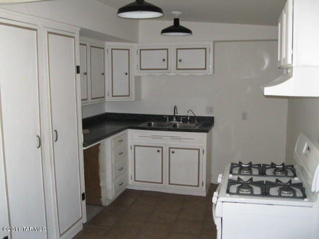 4669 E 26th St, Tucson, AZ 85711 photo 2