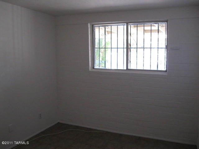 4669 E 26th St, Tucson, AZ 85711 photo 6