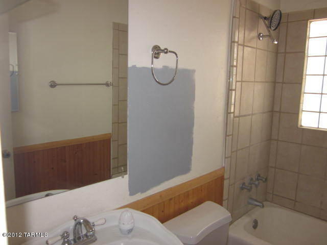 5033 E 18th St, Tucson, AZ 85711 photo 9
