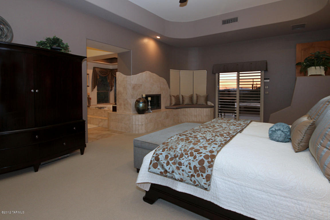 3632 E Windy Point Dr, Tucson, AZ 85718 photo 5