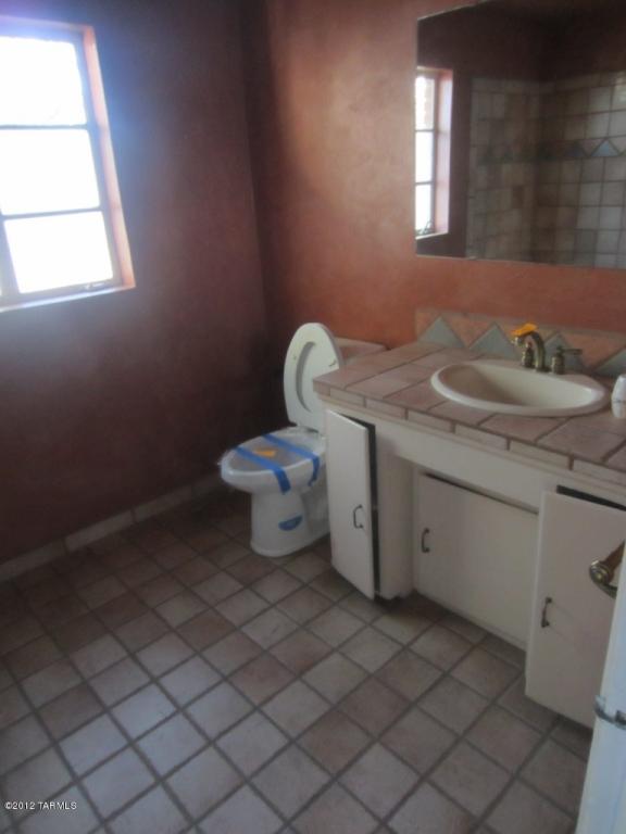 857 E Sequoyah St, Tucson, AZ 85719 photo 4