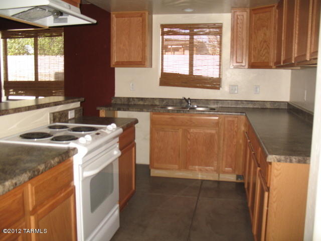 935 E King St, Tucson, AZ 85719 photo 2
