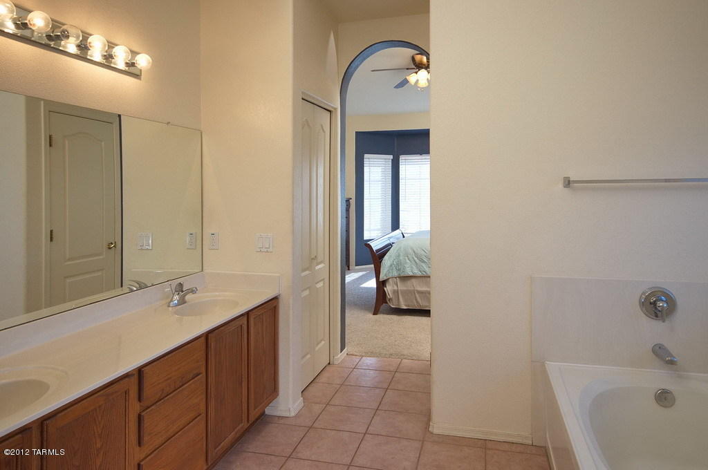 8597 E Olinga Ct, Tucson, AZ 85747 photo 9