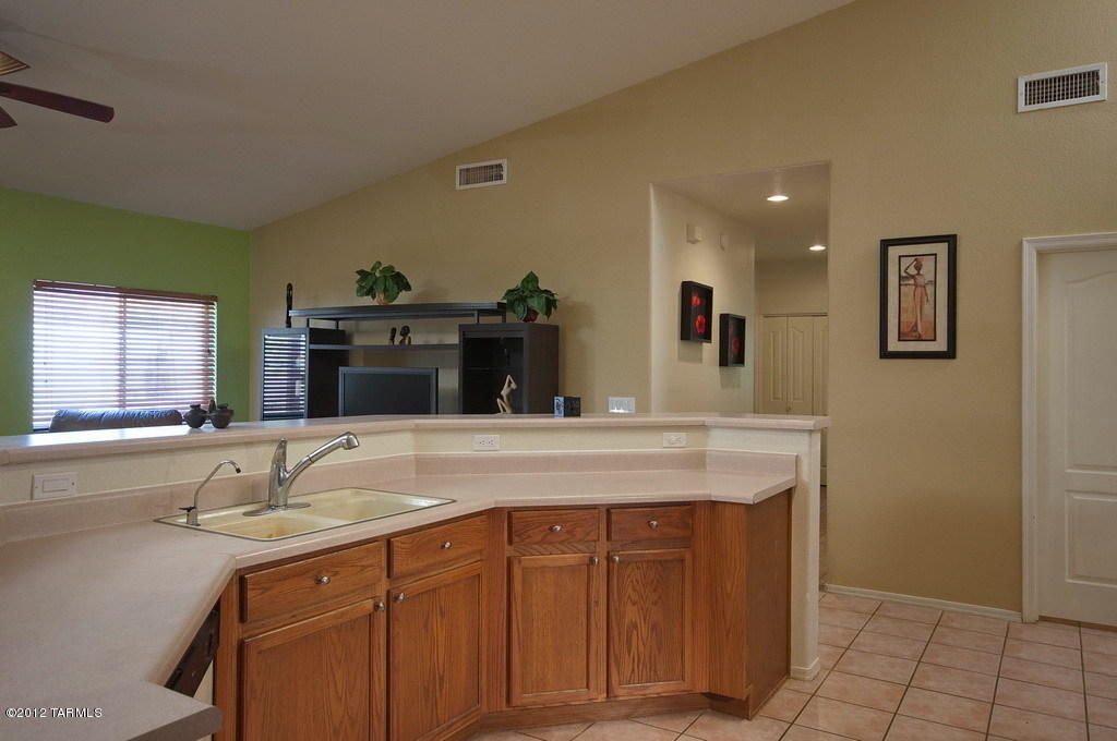 8597 E Olinga Ct, Tucson, AZ 85747 photo 5