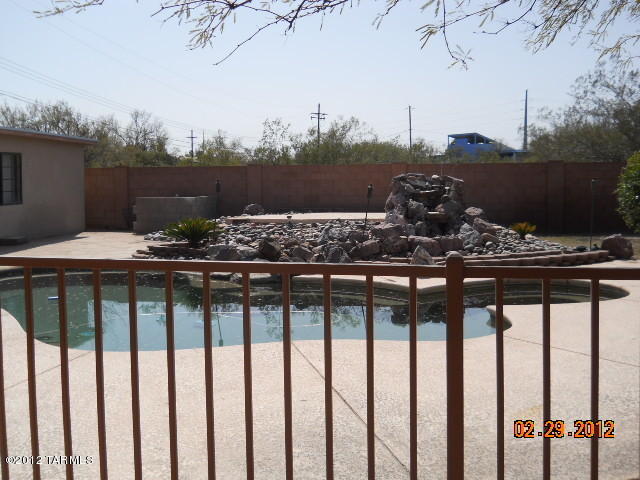 7902 E Mabel Dr, Tucson, AZ 85715 photo 3