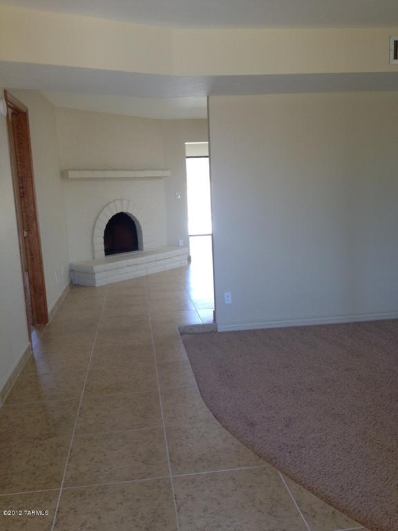 9521 E Walnut Tree Dr, Tucson, AZ 85749 photo 2