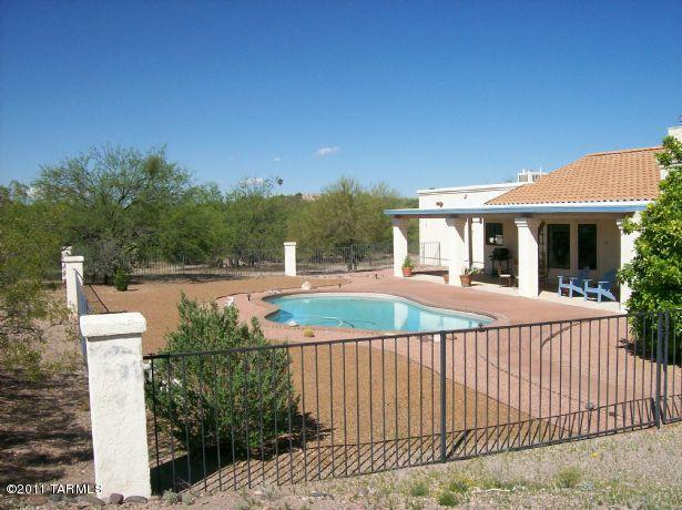 10580 E Roger Rd, Tucson, AZ 85749 photo 2