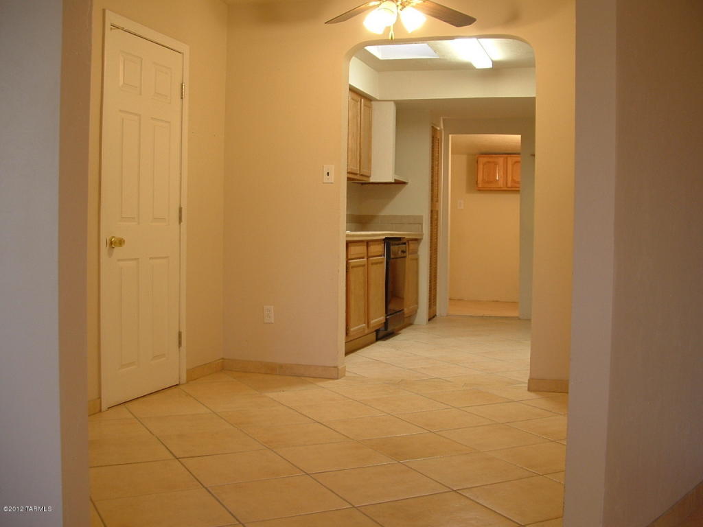 3166 E 24th St, Tucson, AZ 85713 photo 4