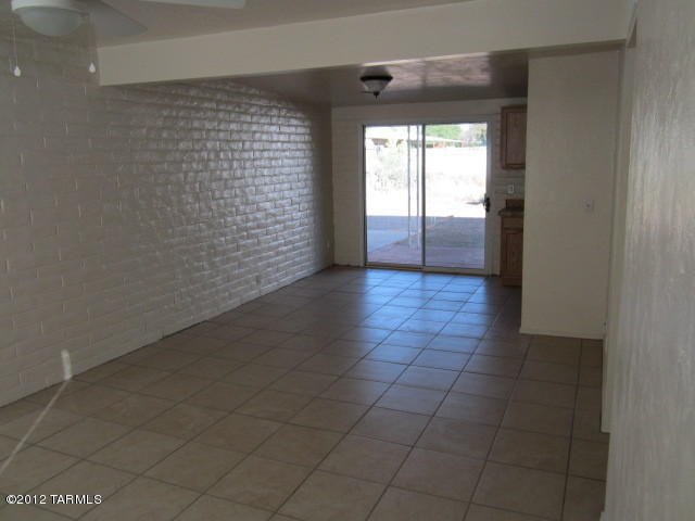 7602 E Persimmon Dr, Tucson, AZ 85730 photo 8