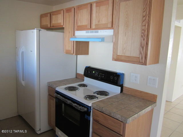 7602 E Persimmon Dr, Tucson, AZ 85730 photo 3
