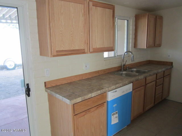 7602 E Persimmon Dr, Tucson, AZ 85730 photo 2