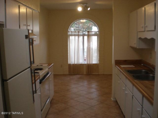 547 E Savannah St, Vail, AZ 85641 photo 5