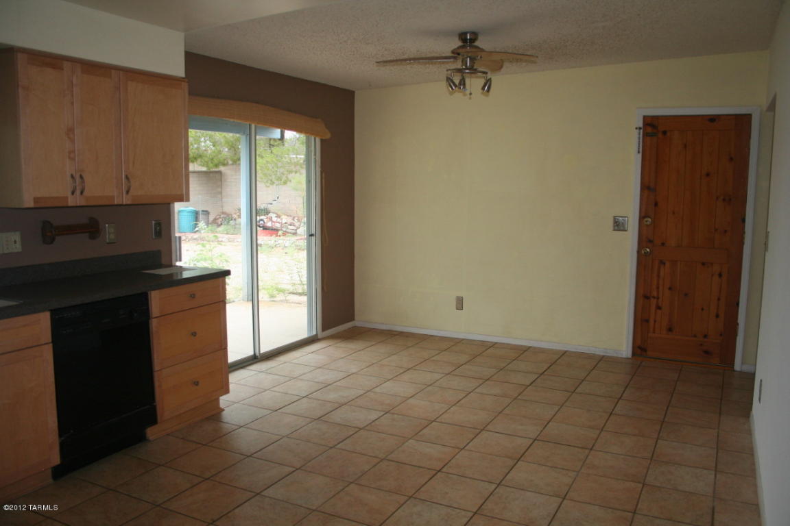 9805 E Celeste Dr, Tucson, AZ 85730 photo 3