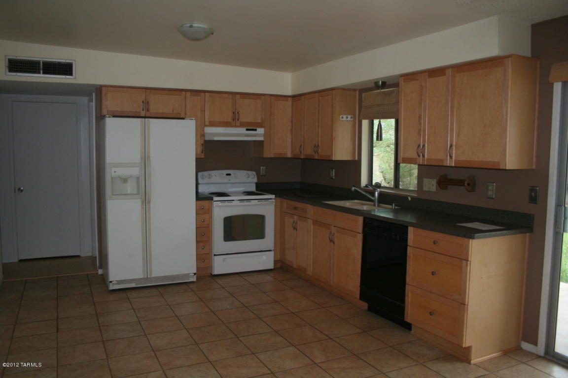 9805 E Celeste Dr, Tucson, AZ 85730 photo 2