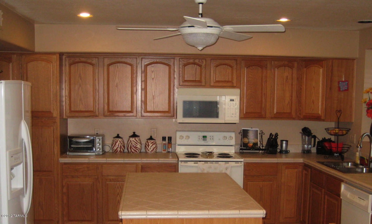 7803 E Whileaway Pl N, Tucson, AZ 85750 photo 7