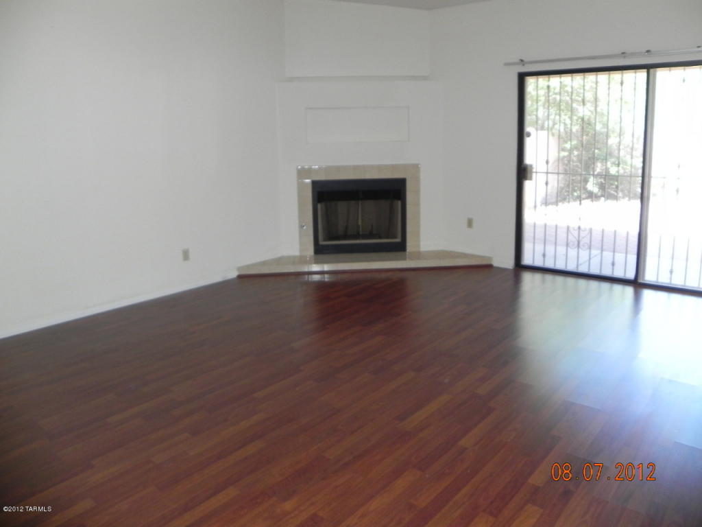 8593 E Pembrook Dr, Tucson, AZ 85715 photo 2