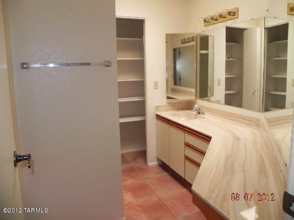 8593 E Pembrook Dr, Tucson, AZ 85715 photo 7